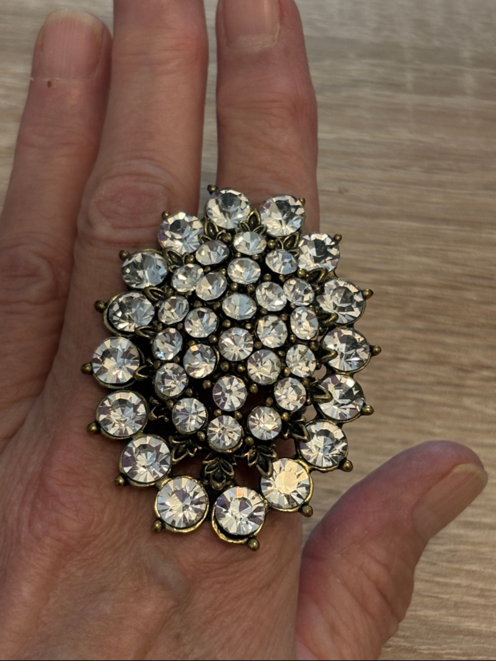 Vintage-Crystal Statement Ring - Clear Crystal /brass tone